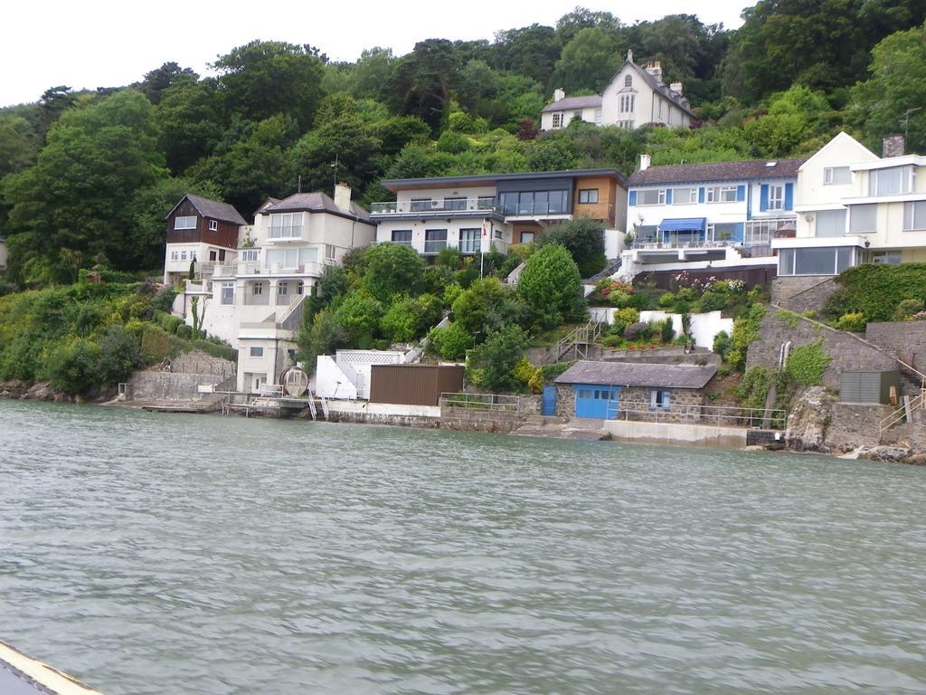 Monravon Guest House Holyhead Exterior foto