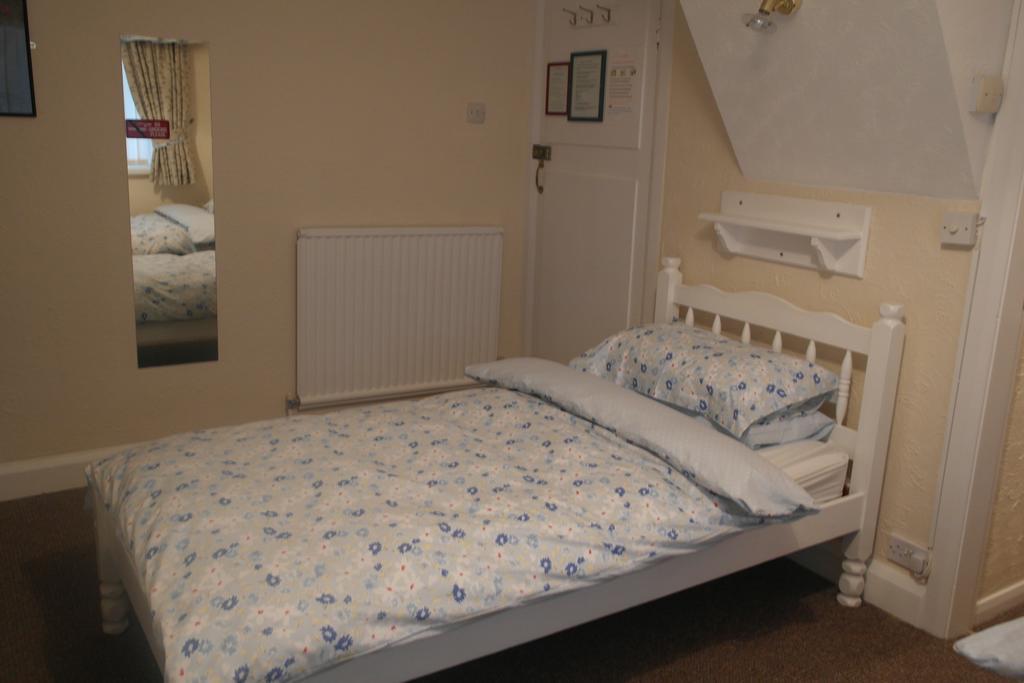 Monravon Guest House Holyhead Exterior foto